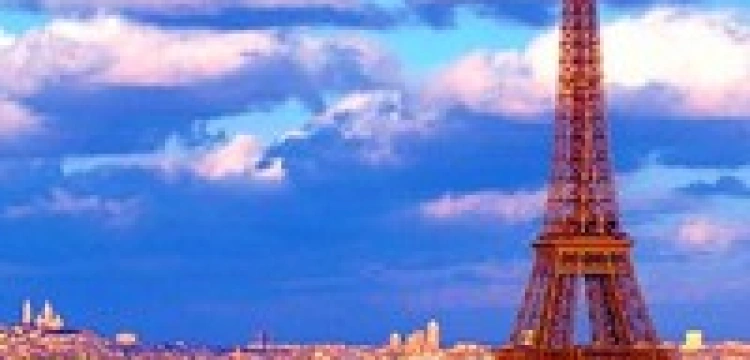 Powstanie cerkiew w centrum Paryża