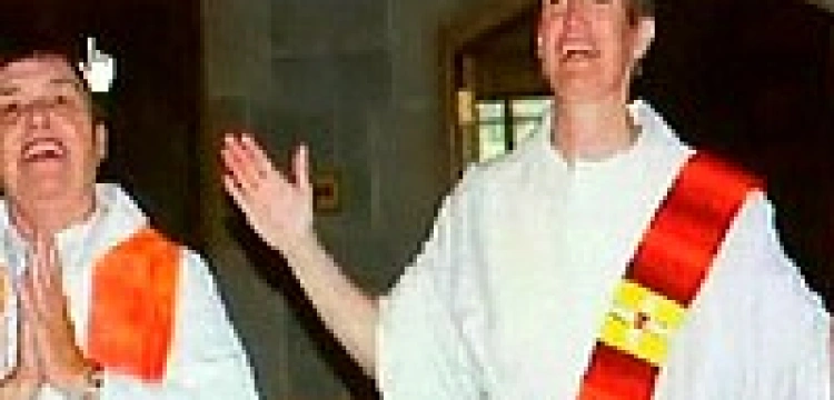 Homo-kapłanka bez katolickiego pogrzebu