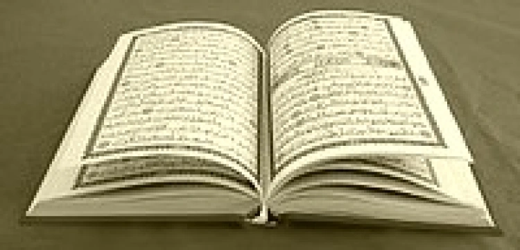 Na Wielkanoc Wyborcza handluje Koranem