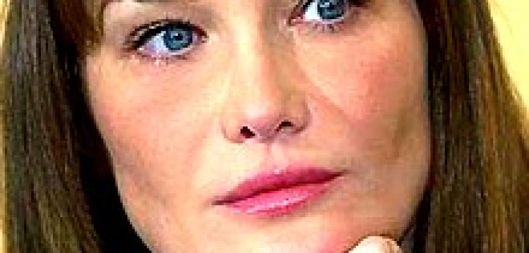 Nie chce żyć w cieniu męża, bez pardonu poucza Papieża 