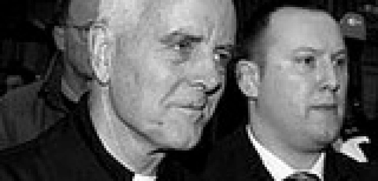 Bp Williamson ukarany grzywną za negowanie Holokaustu