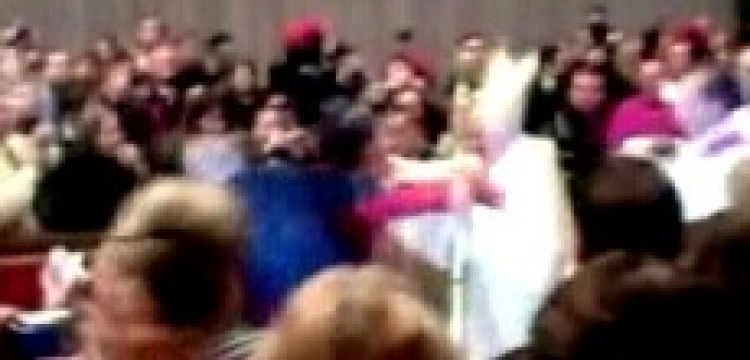 Incydent w bazylice św. Piotra. Oto szczegóły i film