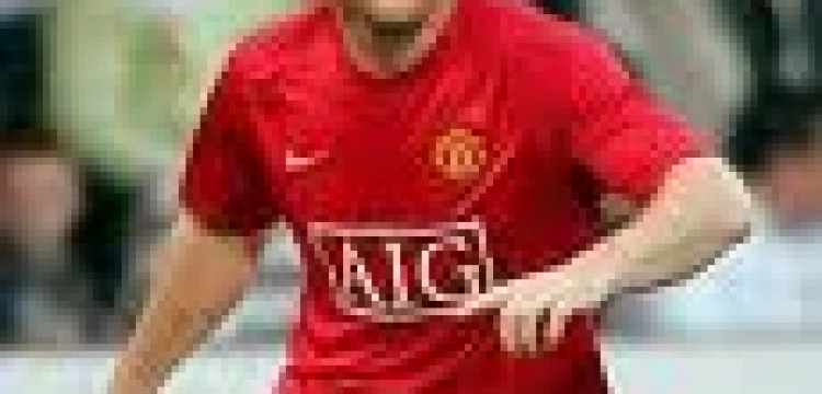 Gwiazda angielskiego futbolu Wayne Rooney gra na treningach z różańcem na szyi