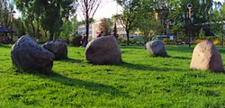 Władze Ursusa o kromlechu: Miejscami mocy są stare świątynie i tężnie w uzdrowiskach