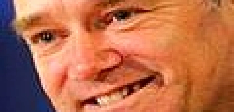 Biskup Fellay gra na czas