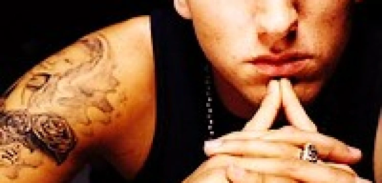 Eminem potępia używanie wulgaryzmów. I zachęca rodziców, aby przykładali się do swoich obowiązków wychowawczych 
