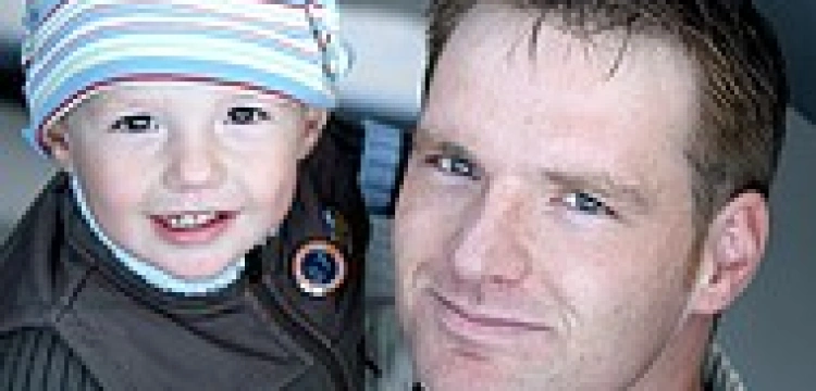 Nie chcą brać urlopów ojcowskich. "Przewijanie dzieci wciąż jest uważane za niemęskie"