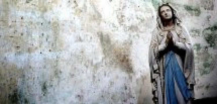 Watykan potępił atak na kościół podczas marszu oburzonych