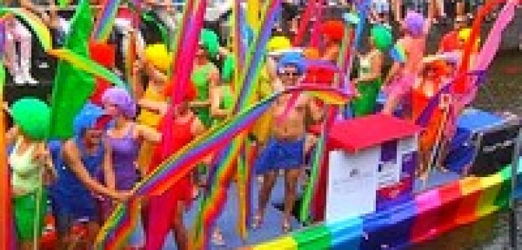 Chadecy popłyną "Świętym Statkiem" w homoparadzie