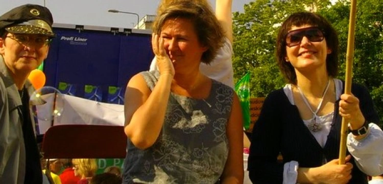 Szczuka ujawnia: producenci pigułek sponsorują feministki