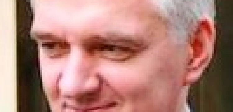 Gowin nie chowa się za sutannę