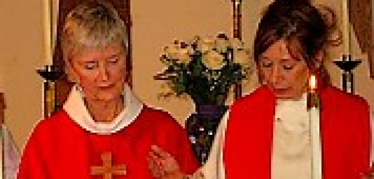 Ks. Skowronek wie, że Chrystus powoływałby dziś apostołki. Skąd?