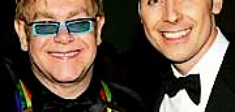 Elton John jednak nie może adoptować dziecka. Bo za stary i bez żony