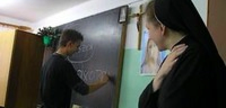 Spada liczba powołań kobiet