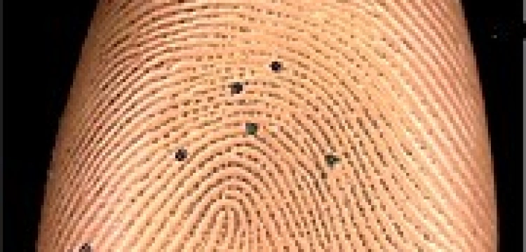 Bp Cichy: "Gazeta Wyborcza" nie napisała prawdy. Ksiądz nie pobierał odcisków palców