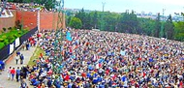 Jasna Góra oblężona przez tysiące pielgrzymów