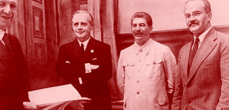 Diabelski pakt po latach: Rosjanie udają niewinne ofiary Hitlera