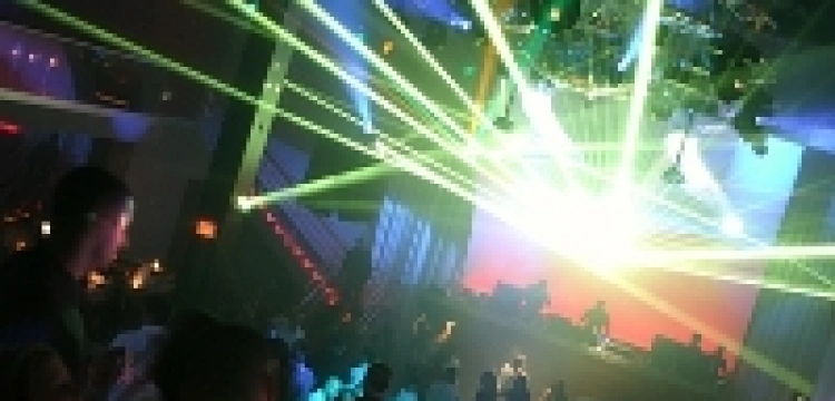 Frankfurt zapowiada kary za imprezy w Wielki Piątek