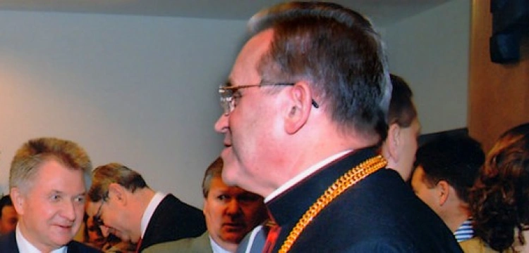 Ks. Jankowski: Kontrowersyjny proboszcz, kapelan "Solidarności", społecznik