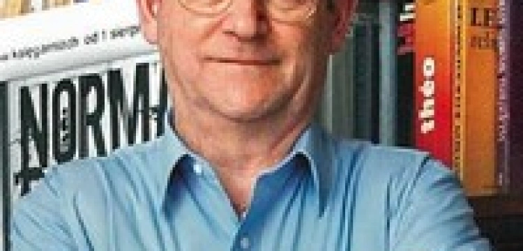 Davies: Marsze z pochodniami na Krakowskim Przedmieściu jak nazistowskie marsze z lat 30-tych