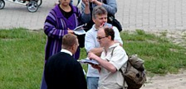 "Bójka" pod Jasną Górą - to czego nie zobaczycie w "Gazecie Wyborczej"