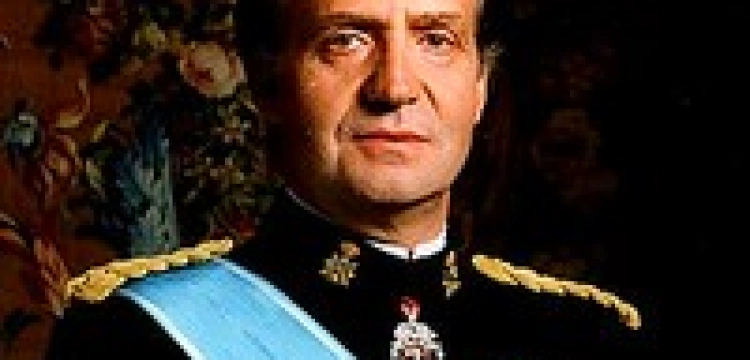 Stewardessa oddaje królowi zdjęcie - za poparcie dla aborcji