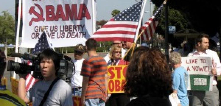 USA: Fala gniewu po uchwaleniu sztandarowej reformy Obamy