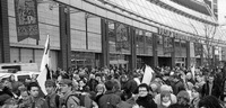 "Mimo, że jestem apolityczny, to przyszedłem. Ta śmierć jest bardzo ważna"