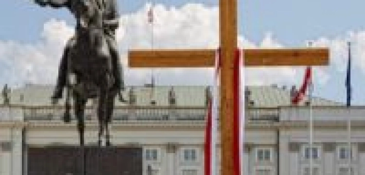 Przeciwnicy przeniesienia krzyża zapowiadają "bierny opór"