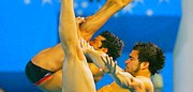 Homo-sportowcy bawią się sami