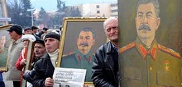 Na ulice Petersburga ruszył autobus z podobizną Stalina