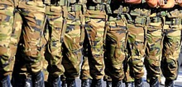 Hiszpańscy żołnierze bronią Mszy Świętej przed socjalistycznym rządem