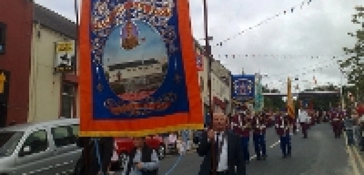 "Święta wojna" w Belfaście podczas marszu Oranżystów