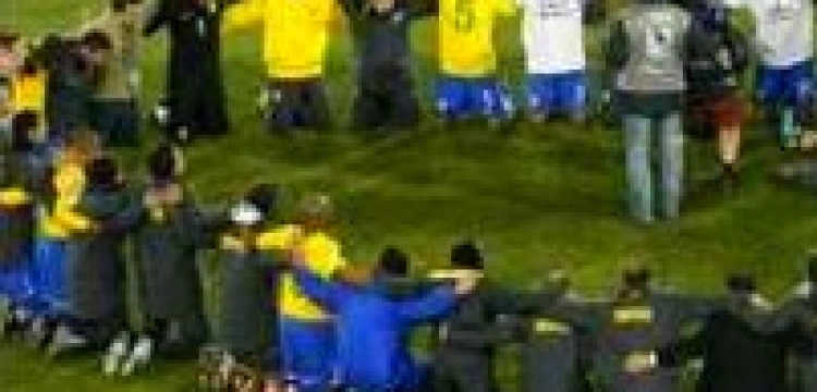 FIFA: Piłkarzom nie wolno modlić się na boisku