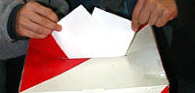 PO słabnie, PiS coraz bliżej