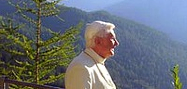 Papież czuje się dobrze i kontynuuje wakacje