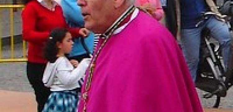 Duchowny przypomina sobie o drugim siostrzeńcu