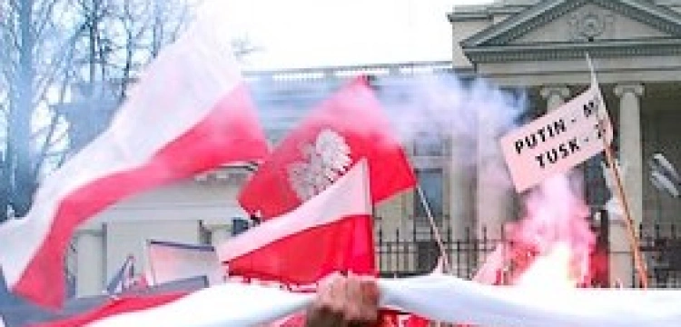 Policja zatrzymała dziennikarza. Bo spalił kukłę Putina 