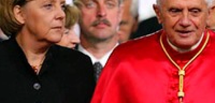 Merkel już nie krytykuje Papieża. Chwali  go za reakcję na seksskandale