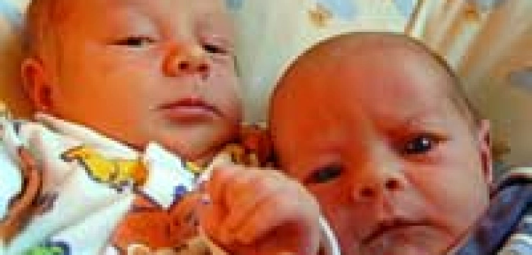 Chorowite bliźnięta z probówki