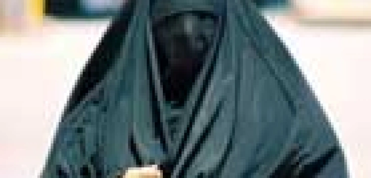 Francuscy katolicy bronią muzułmańskich burek