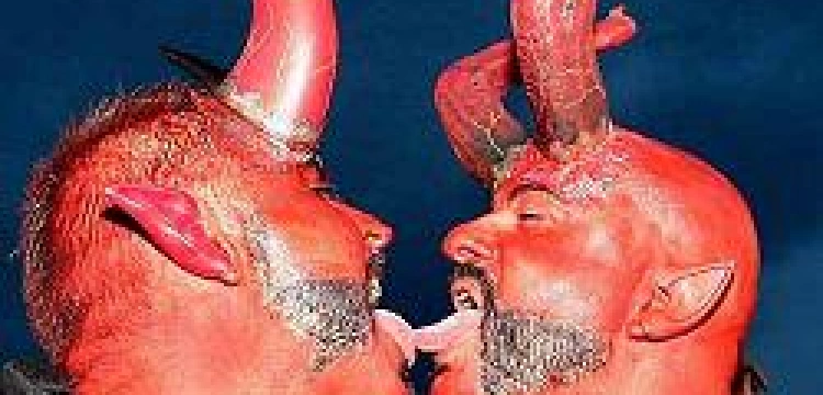 Gejowska demonstracja podczas Mszy św.