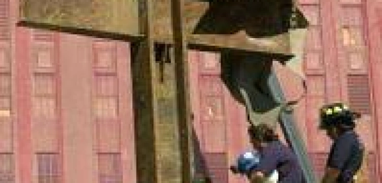 Krzyż to "kawałek gruzu"