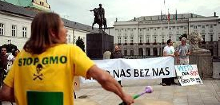 Kaczyński: jeśli wygra PiS zakażemy upraw GMO