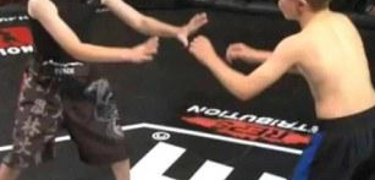 Adamski: Dzieci w klatkach jak psy