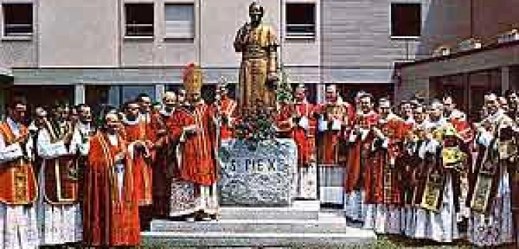 Jak lefebryści odpowiedzą Papieżowi?