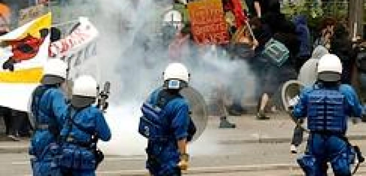 Obrońcy życia zaatakowani gazem i petardami