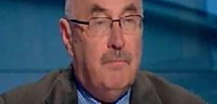 Piłka: Kotyliony zamiast niepodległości