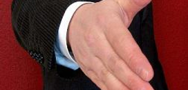 Koniec z rasistowskim powitaniem białych