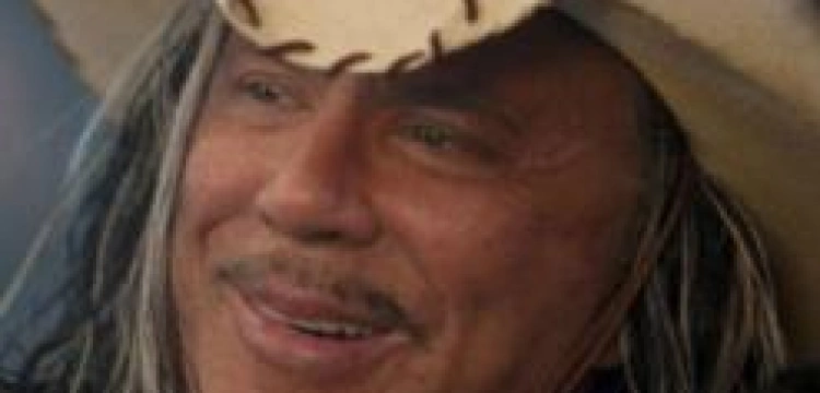 Podda się operacji plastycznej by upodobnić się do słynnego geja